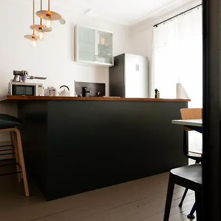 Charming In Montmartre Near Sacre Coeur