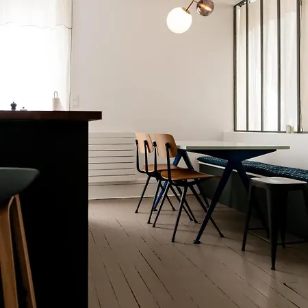 Charming In Montmartre Near Sacre Coeur *